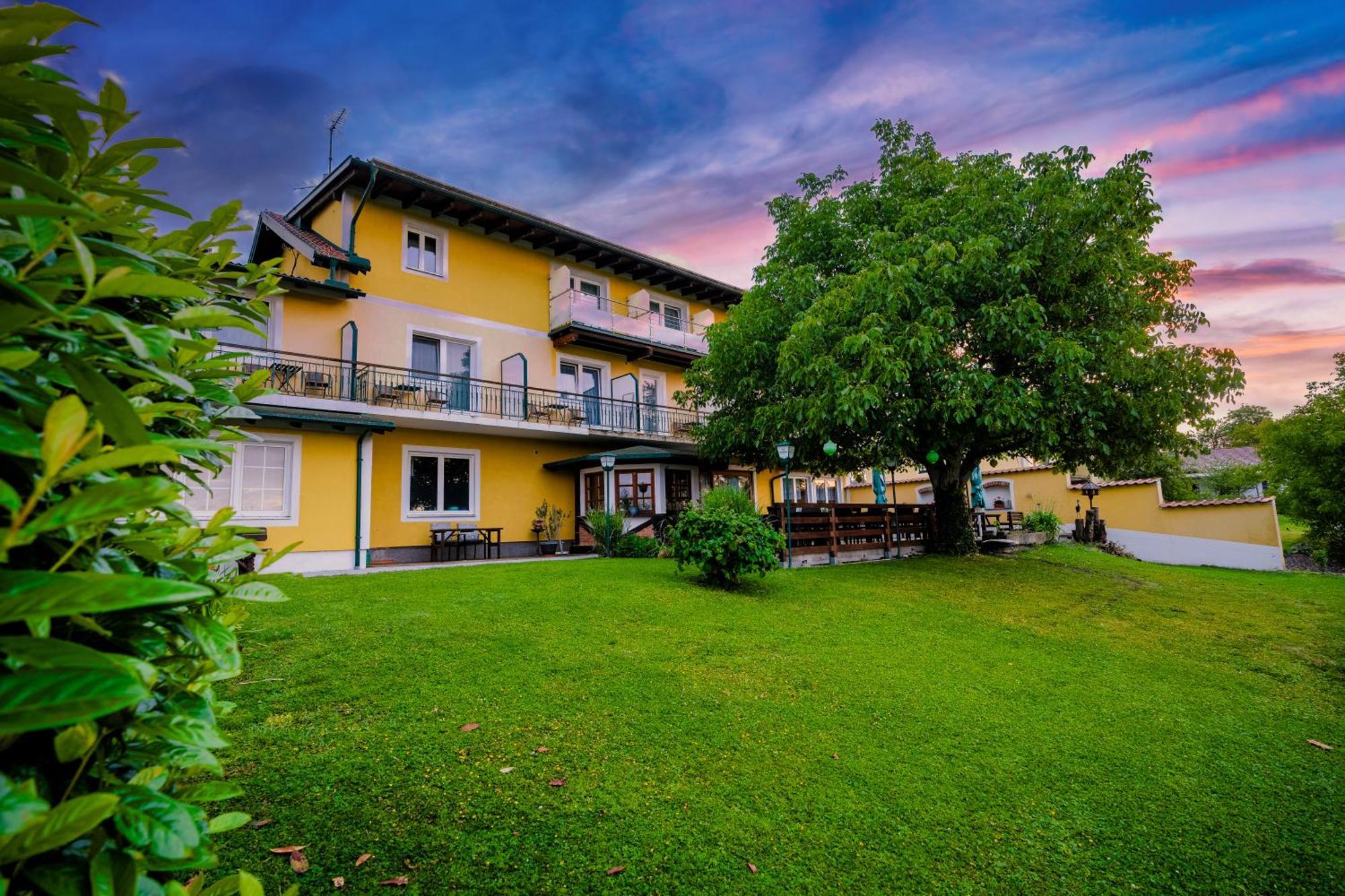 Pension Baumgartner-Berghof Obernberg am Inn エクステリア 写真